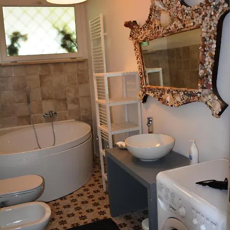 Kate's Apartment Gardone Riviera