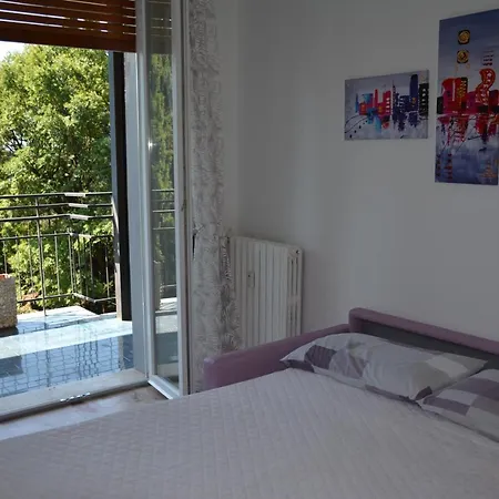 Apartment Kate's Gardone Riviera